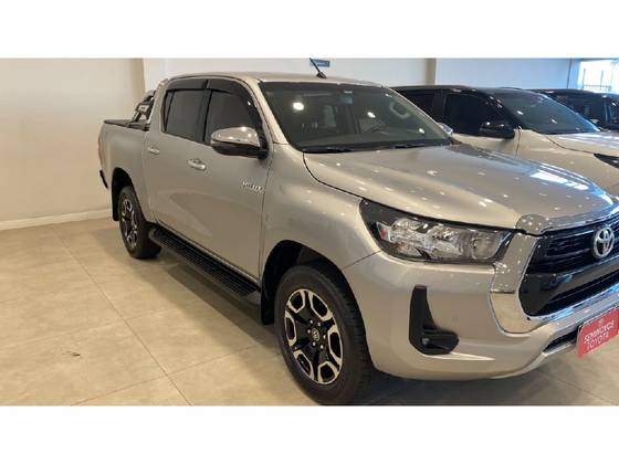 TOYOTA HILUX 2.8 D-4D TURBO DIESEL CD SRV 4X4 AUTOMÁTICO